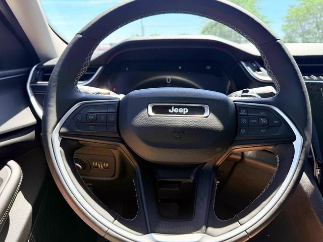 2023 Jeep Grand Cherokee Laredo 4x4