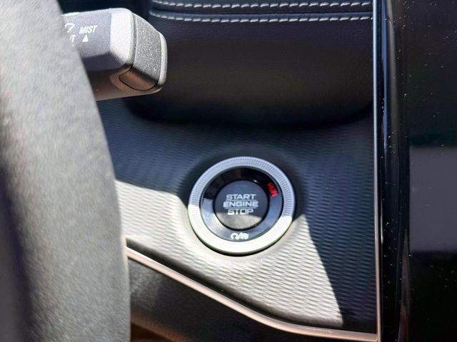 2023 Jeep Grand Cherokee Laredo 4x4