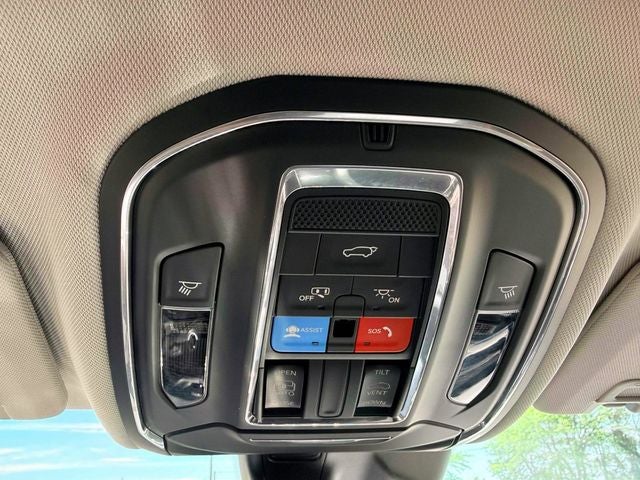 2023 Jeep Grand Cherokee Laredo 4x4