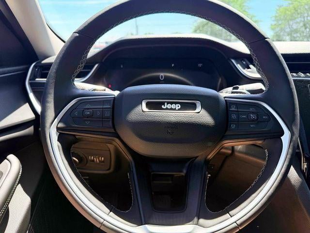 2023 Jeep Grand Cherokee Laredo 4x4