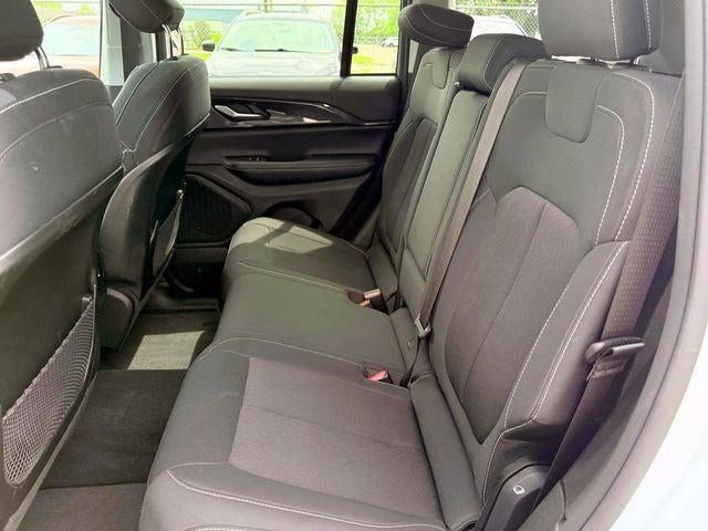 2023 Jeep Grand Cherokee Laredo 4x4