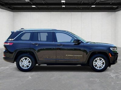 2023 Jeep Grand Cherokee Laredo 4x4