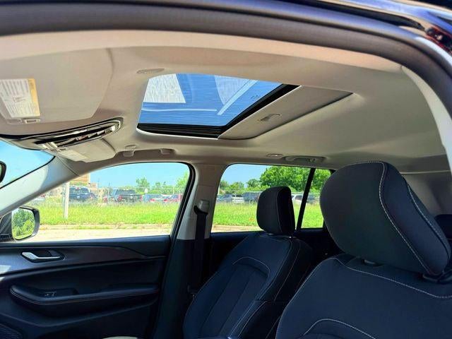 2023 Jeep Grand Cherokee Laredo 4x4