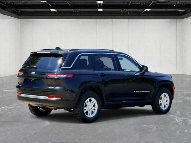 2023 Jeep Grand Cherokee Laredo 4x4