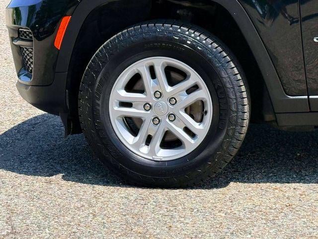 2023 Jeep Grand Cherokee Laredo 4x4