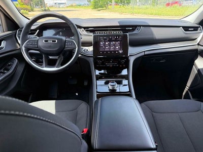 2023 Jeep Grand Cherokee Laredo 4x4