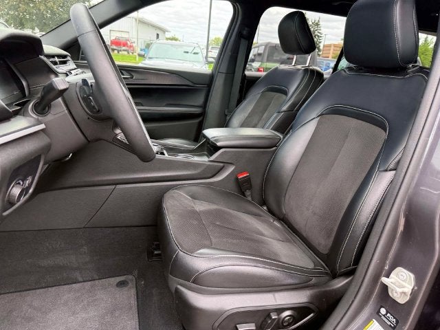 2023 Jeep Grand Cherokee L Altitude X 4x4