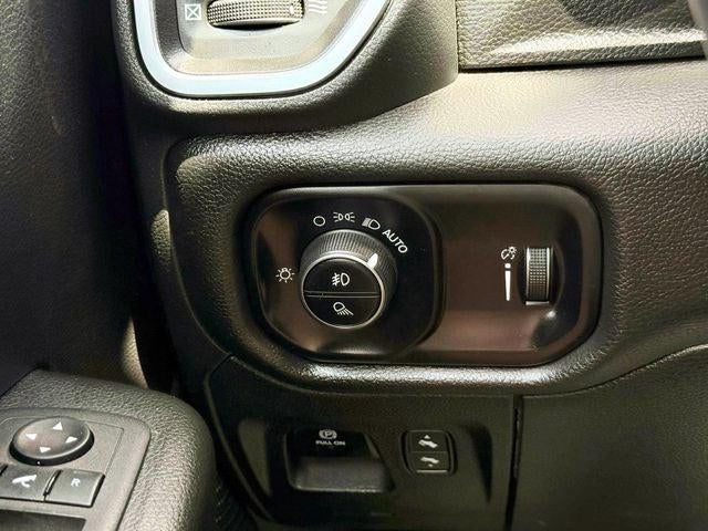 2024 RAM 1500 Big Horn Crew Cab 4x4 5'7' Box