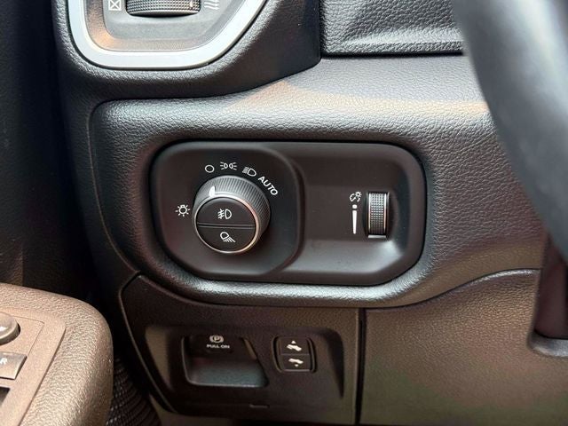 2023 RAM 1500 Big Horn Crew Cab 4x4 5'7' Box