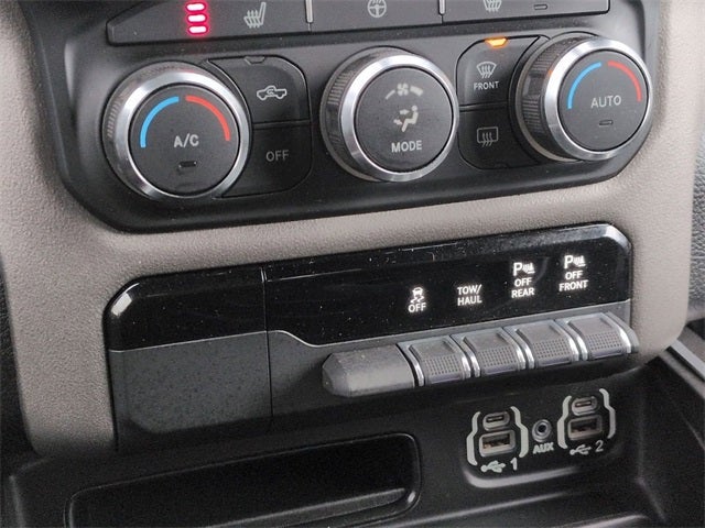 2020 RAM 1500 Big Horn Crew Cab 4x4 5'7' Box