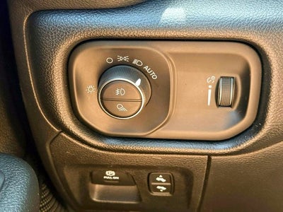2020 RAM 1500 Big Horn Crew Cab 4x4 5'7' Box
