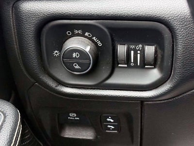 2019 RAM 1500 Laramie Crew Cab 4x4 5'7' Box