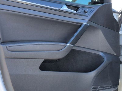 2017 Volkswagen Golf R 4-Door w/DCC & Navigation