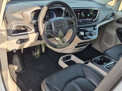2024 Chrysler Pacifica Hybrid Select