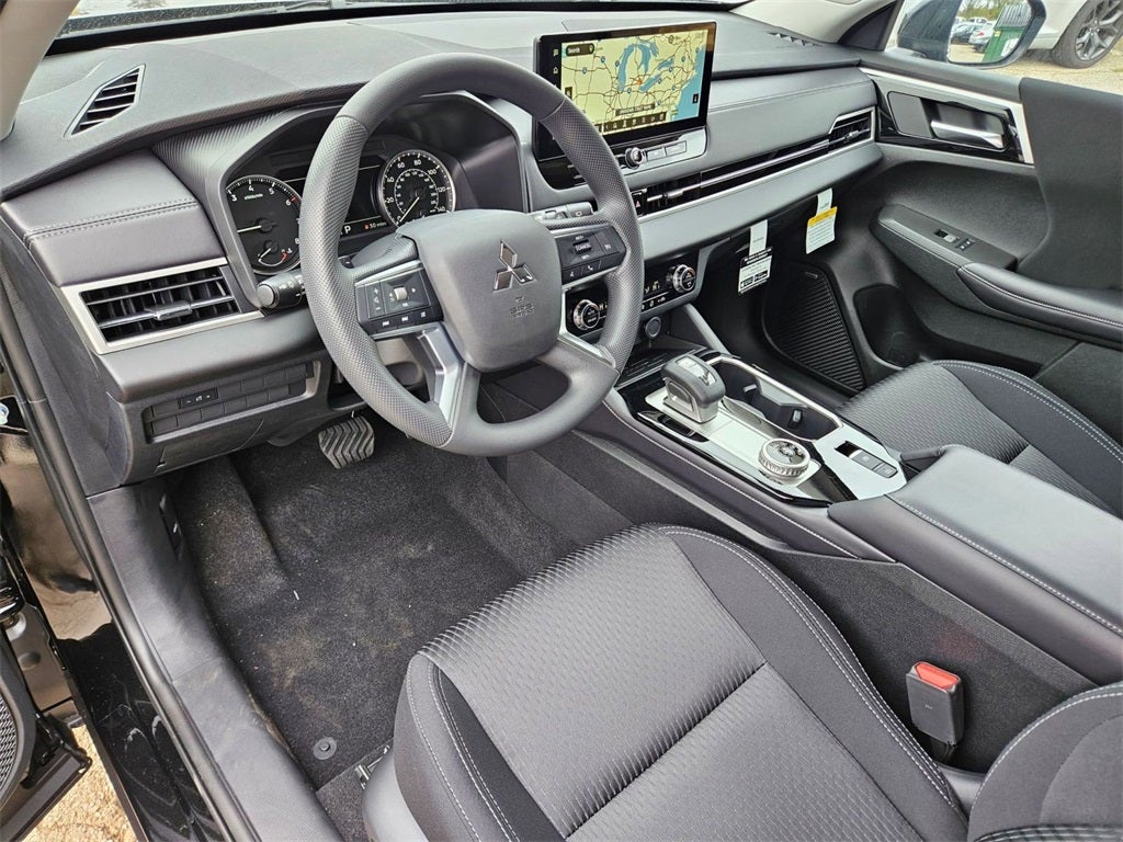 2025 Mitsubishi Outlander ES