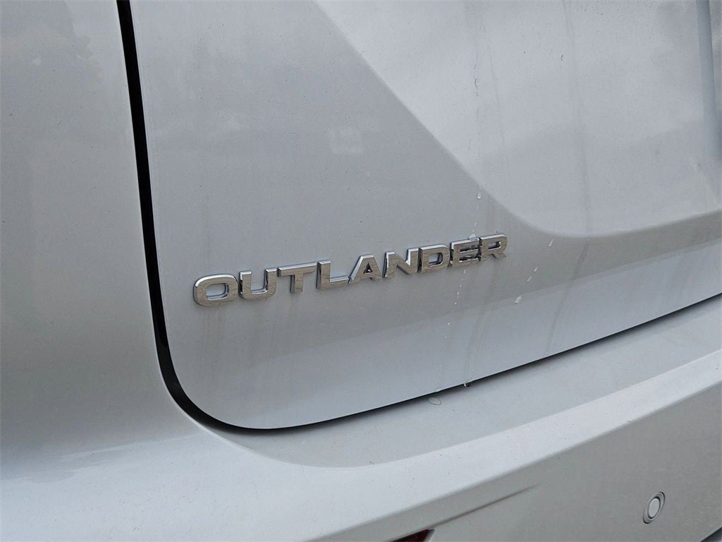 2025 Mitsubishi Outlander SE