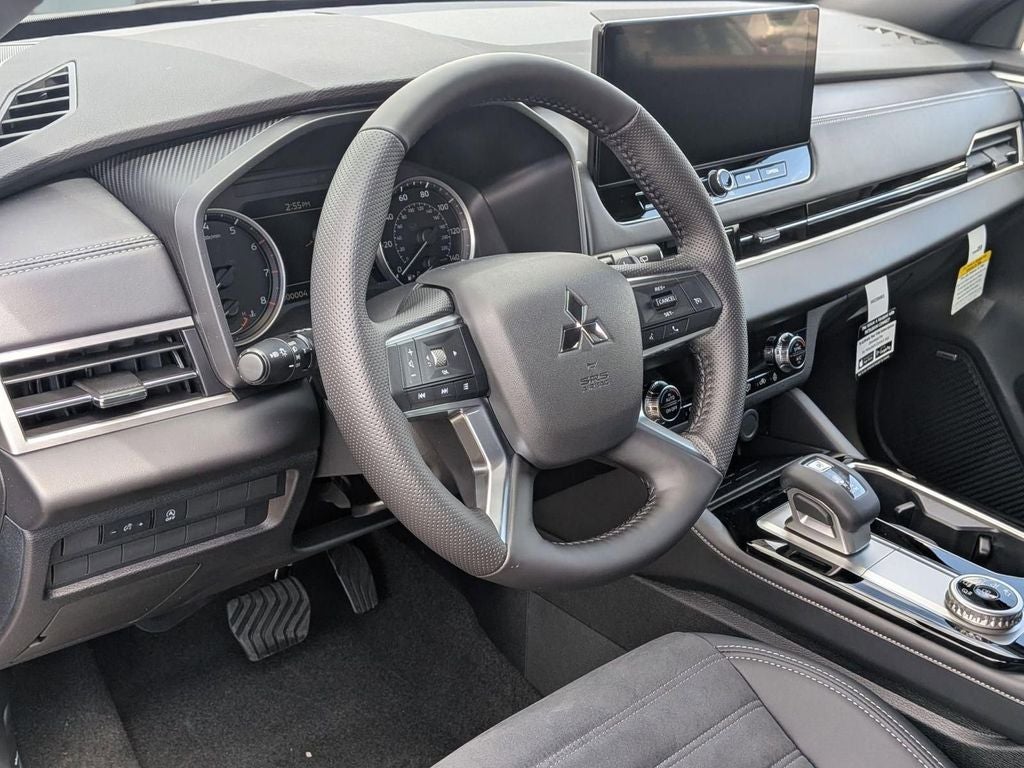 2026 Mitsubishi Outlander LE