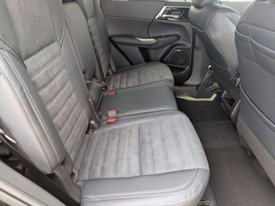 2026 Mitsubishi Outlander LE