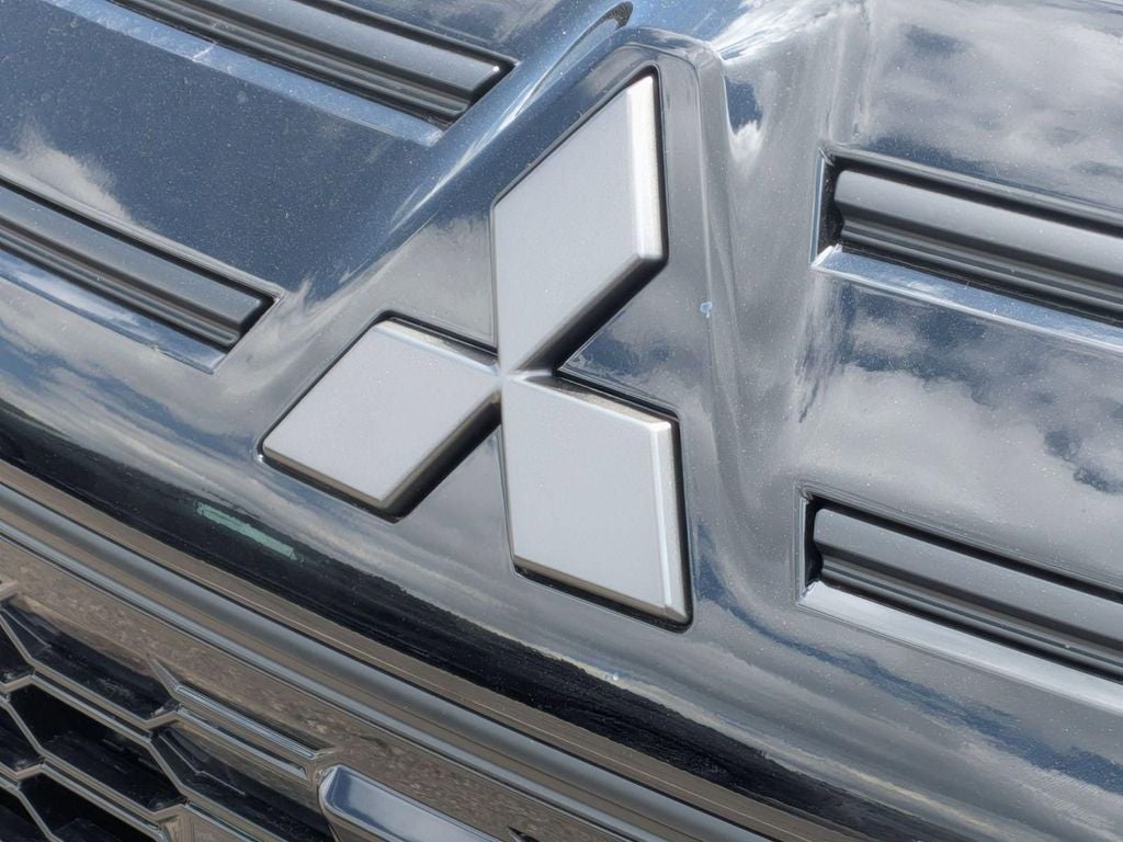 2026 Mitsubishi Outlander LE