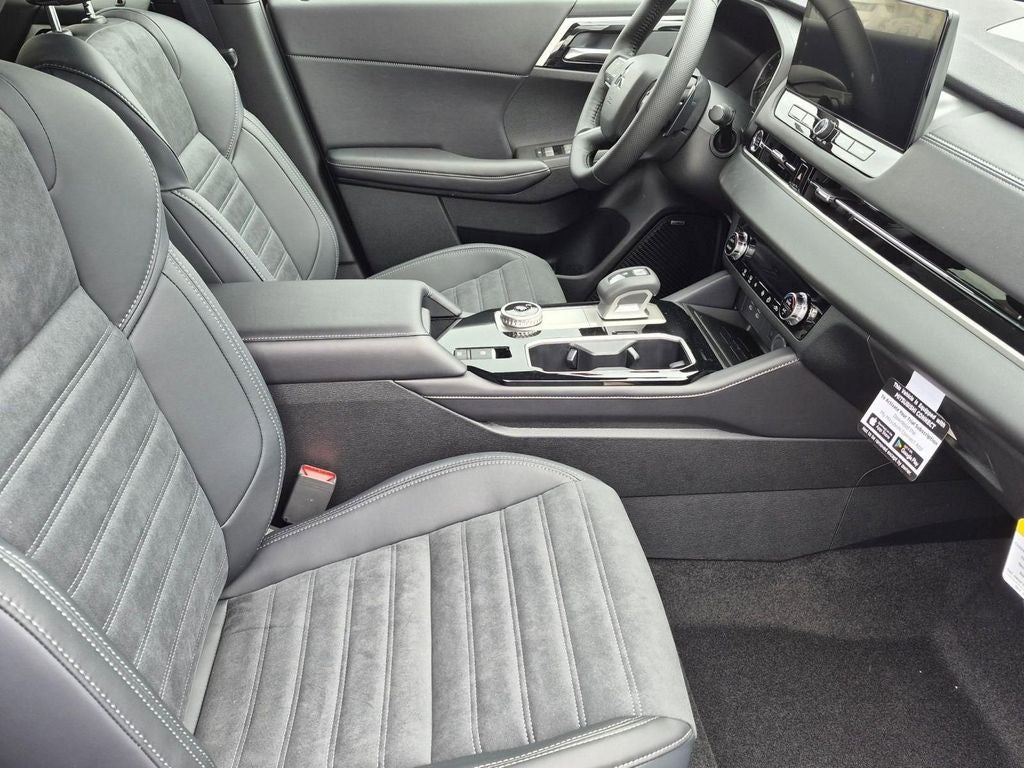 2026 Mitsubishi Outlander LE