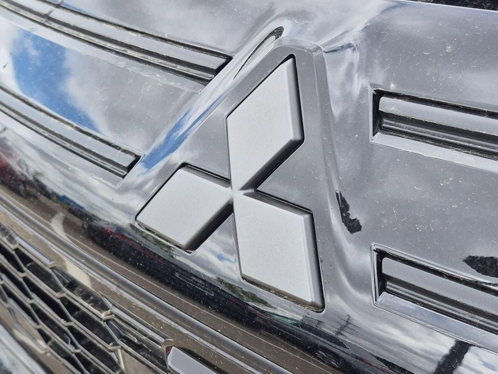 2026 Mitsubishi Outlander LE