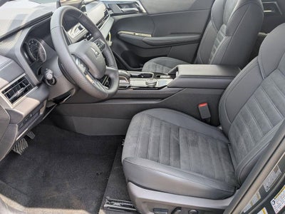 2026 Mitsubishi Outlander LE