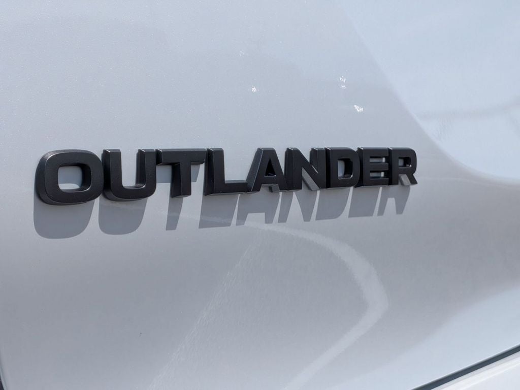 2026 Mitsubishi Outlander LE