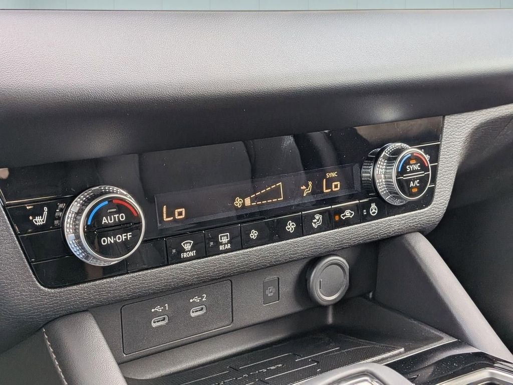 2026 Mitsubishi Outlander LE