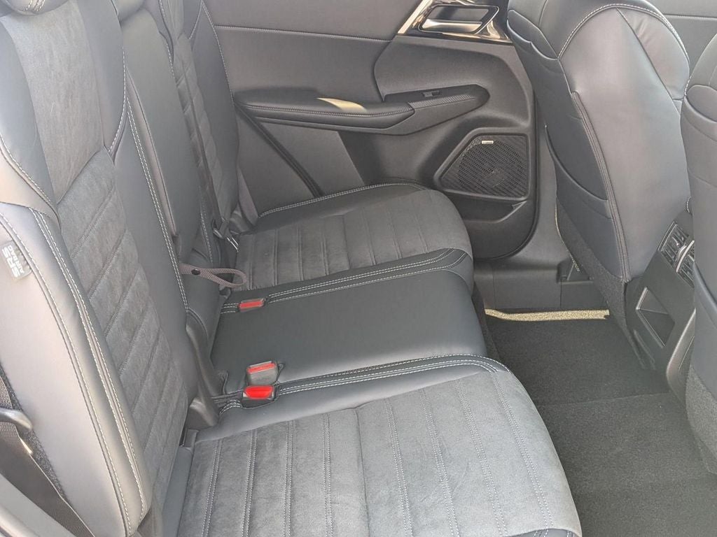 2026 Mitsubishi Outlander LE