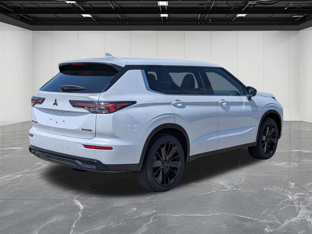 2026 Mitsubishi Outlander LE