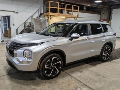 2022 Mitsubishi Outlander ES