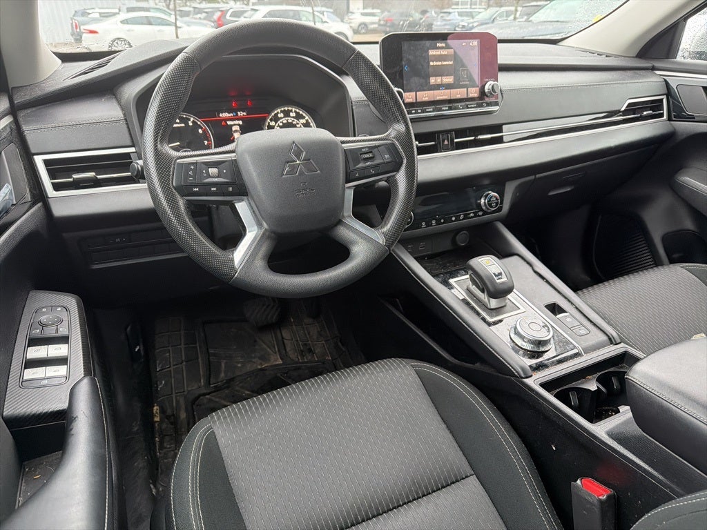 2022 Mitsubishi Outlander ES