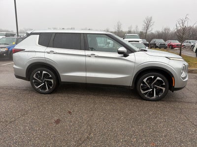 2022 Mitsubishi Outlander ES