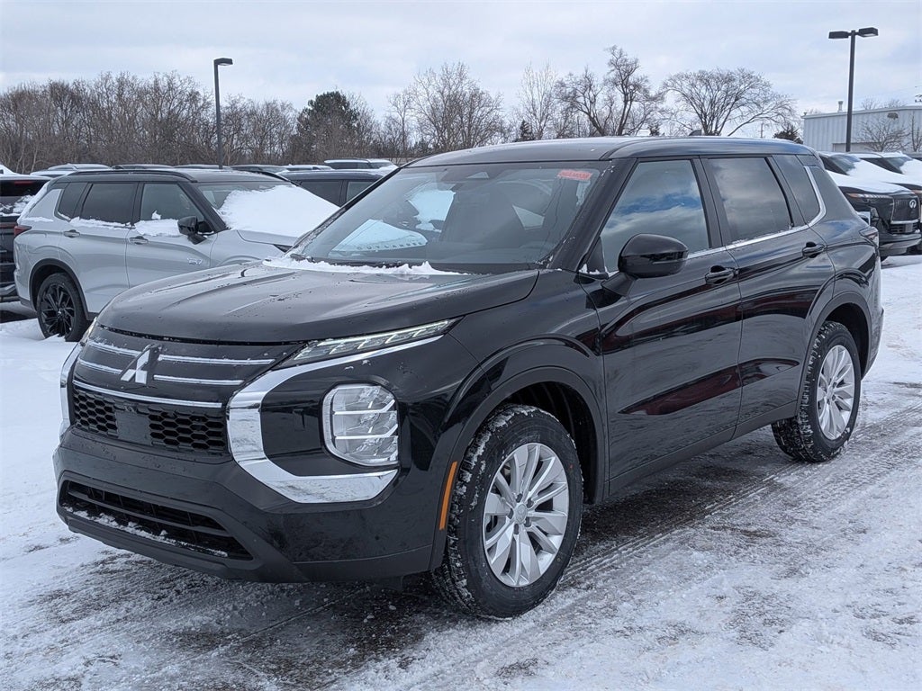 2026 Mitsubishi Outlander ES