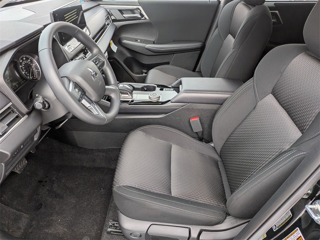 2026 Mitsubishi Outlander ES