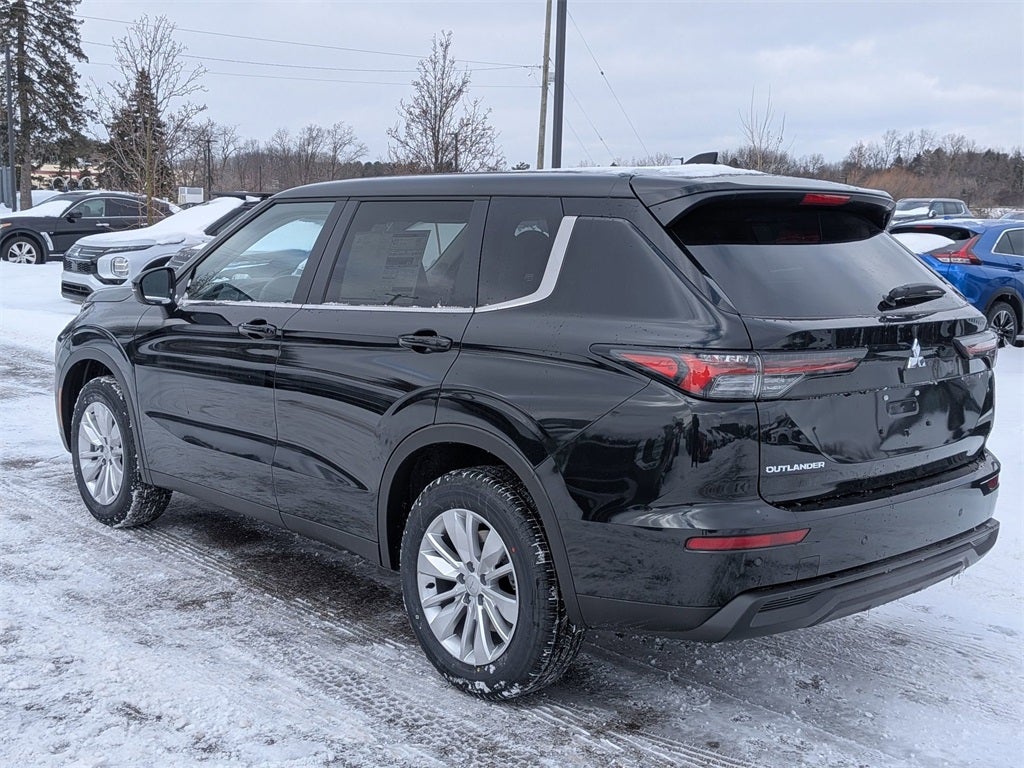 2026 Mitsubishi Outlander ES