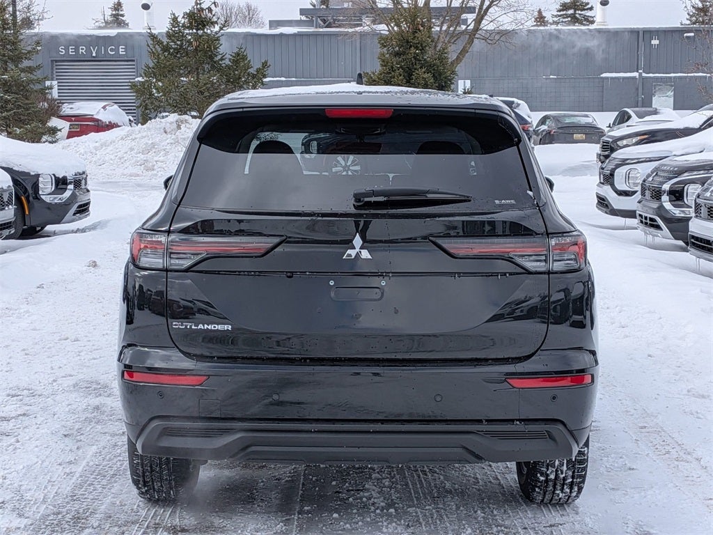 2026 Mitsubishi Outlander ES