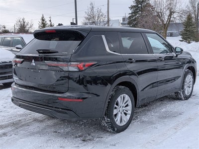 2026 Mitsubishi Outlander ES