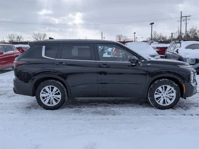 2026 Mitsubishi Outlander ES