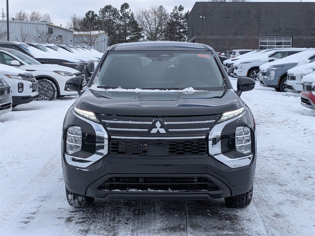 2026 Mitsubishi Outlander ES