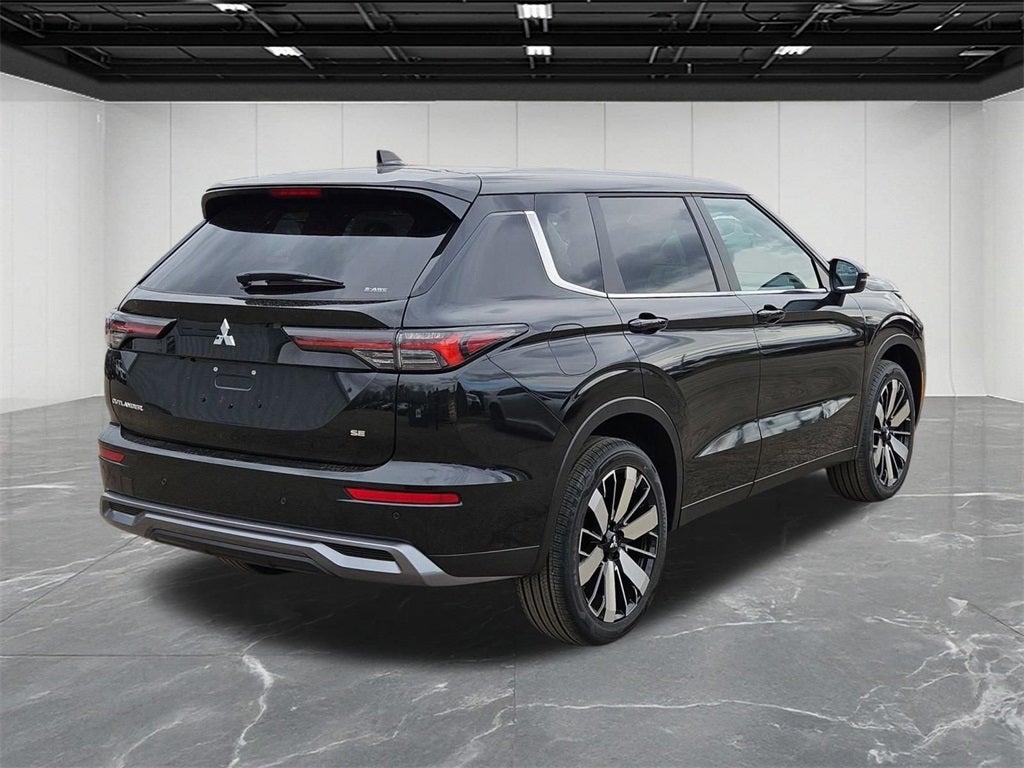 2025 Mitsubishi Outlander SE