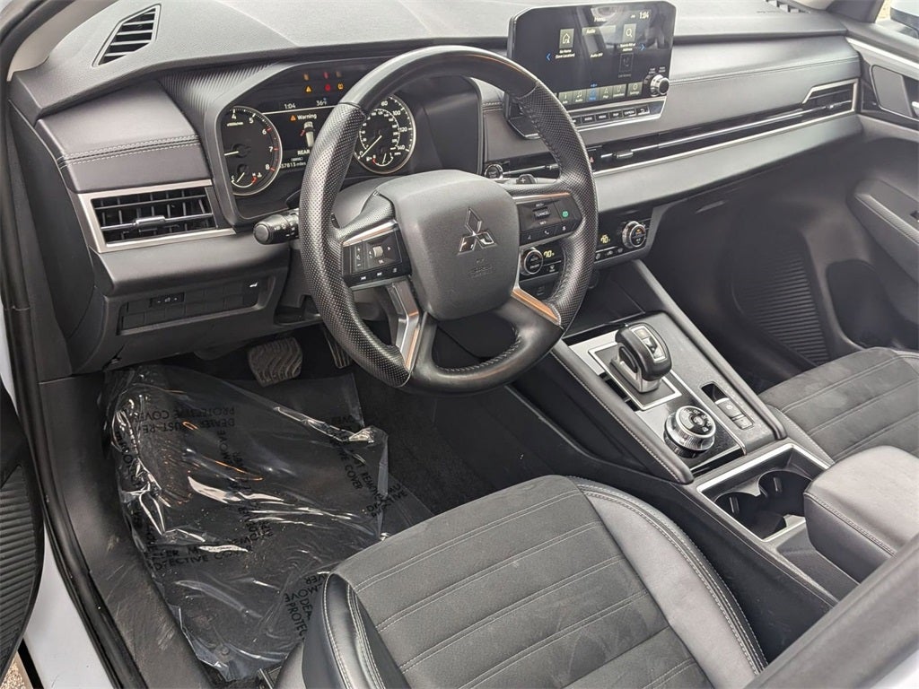 2024 Mitsubishi Outlander SE