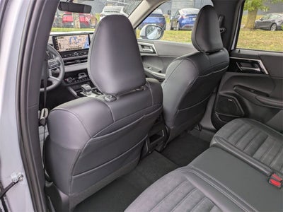 2025 Mitsubishi Outlander SE