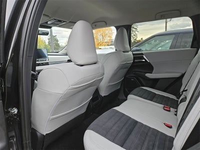 2025 Mitsubishi Outlander SE