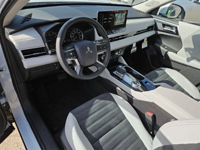 2025 Mitsubishi Outlander SE