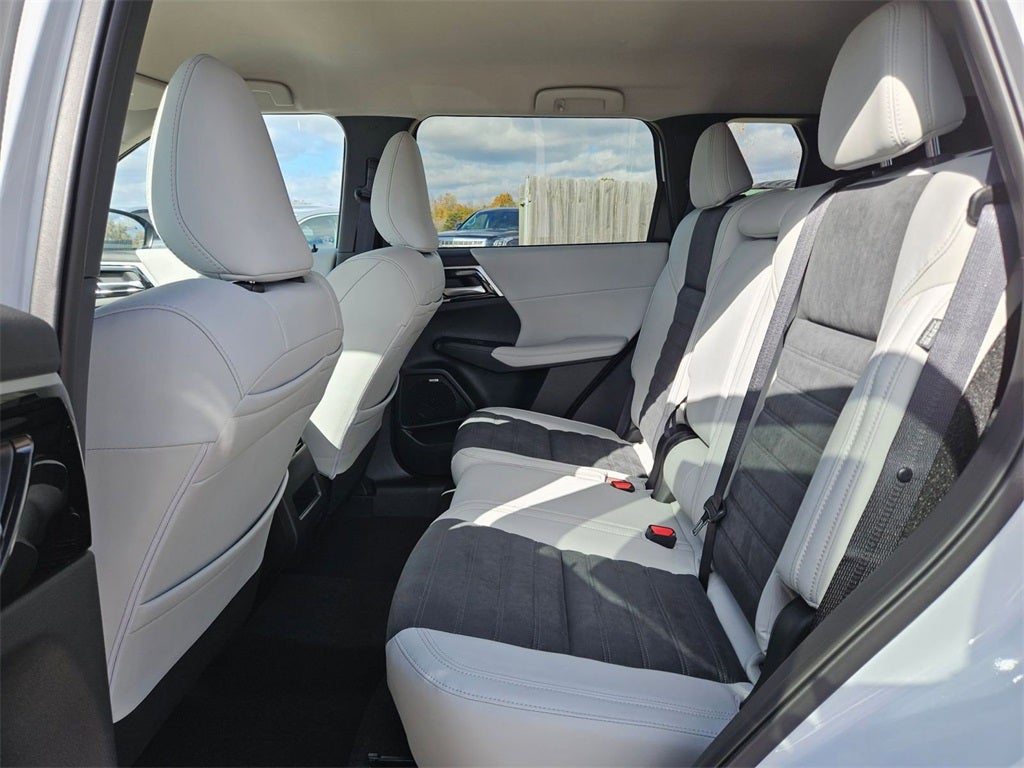 2025 Mitsubishi Outlander SE