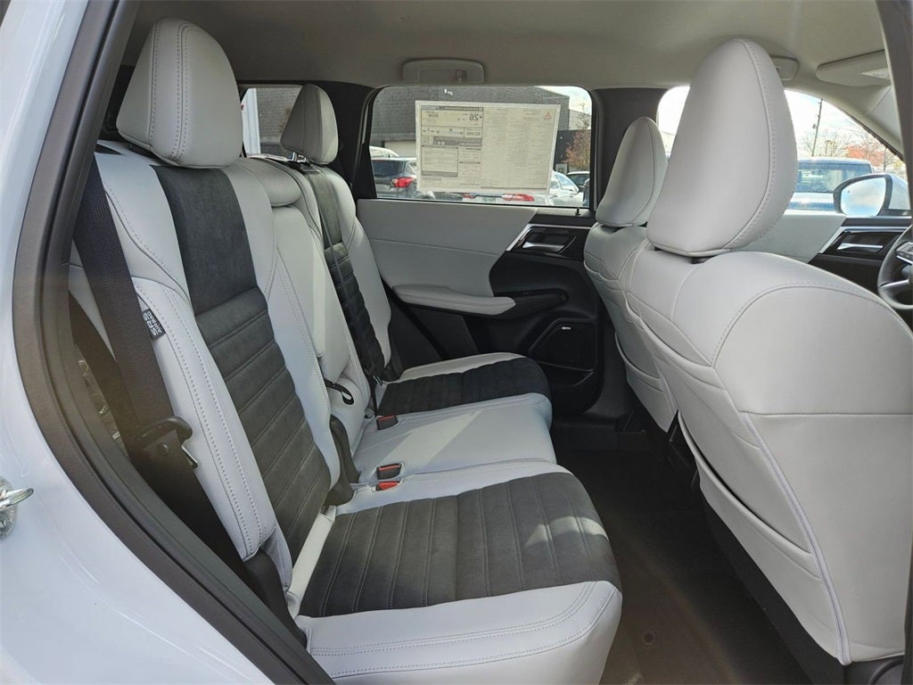 2025 Mitsubishi Outlander SE