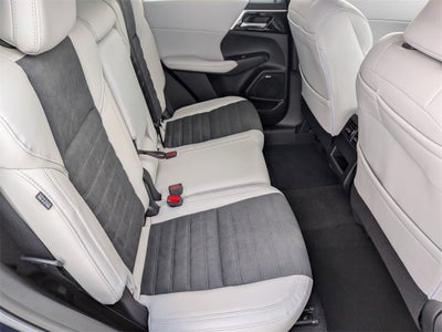 2026 Mitsubishi Outlander SE