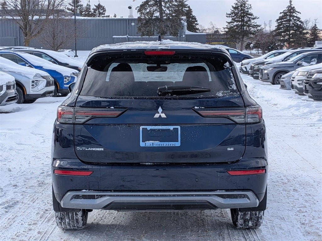 2026 Mitsubishi Outlander SE