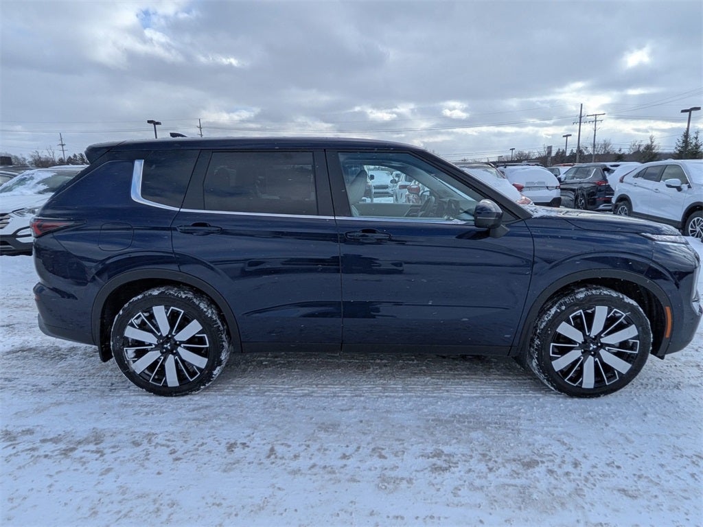 2026 Mitsubishi Outlander SE